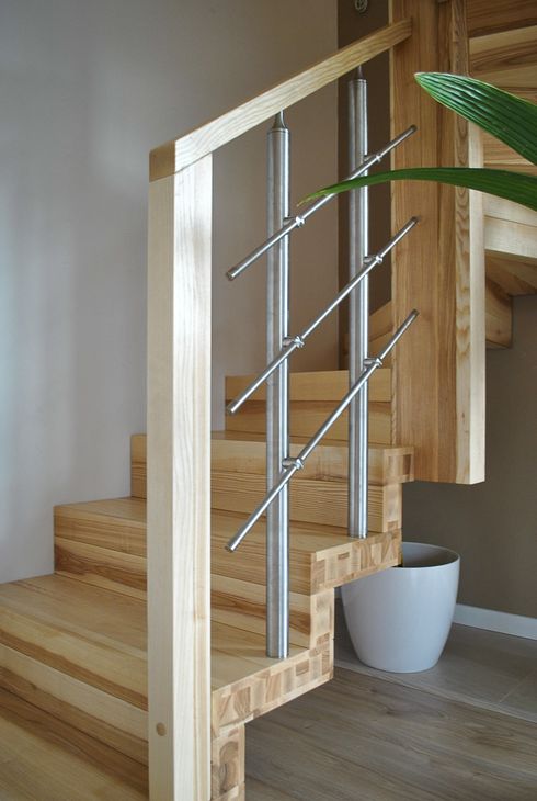 faltwerktreppe-aus-eschenholz-1-2-gewendelt-80