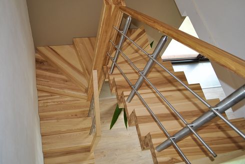 faltwerktreppe-aus-eschenholz-1-2-gewendelt-81