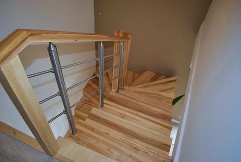 faltwerktreppe-aus-eschenholz-1-2-gewendelt-82