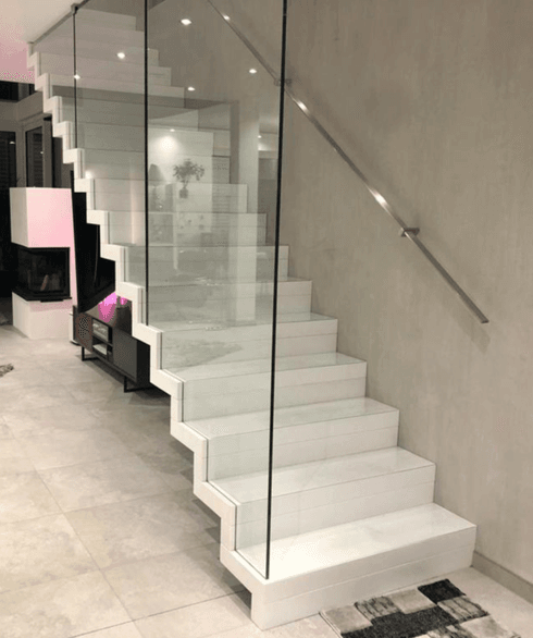 Faltwerktreppe ganz in Weiß