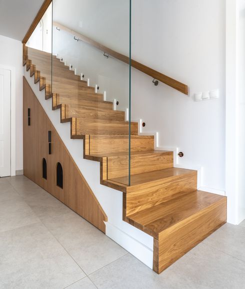 Betontreppe in Faltwerk-Optik