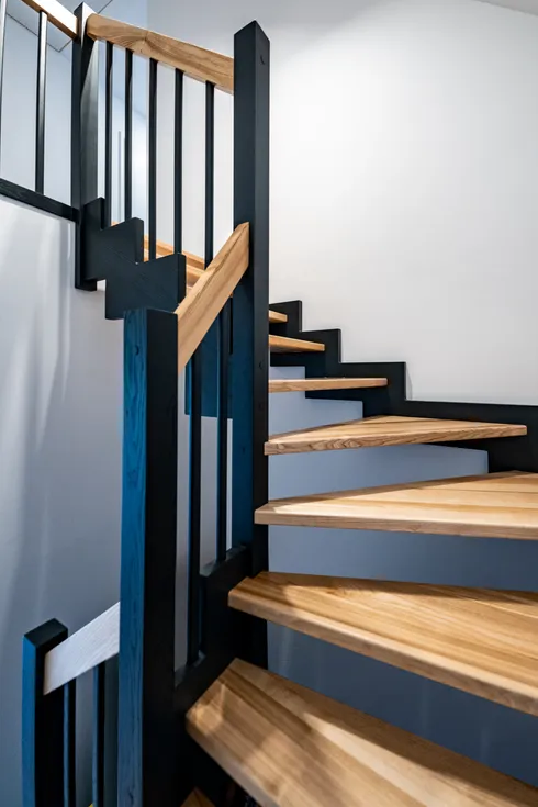 Zweifarbige Wangentreppe